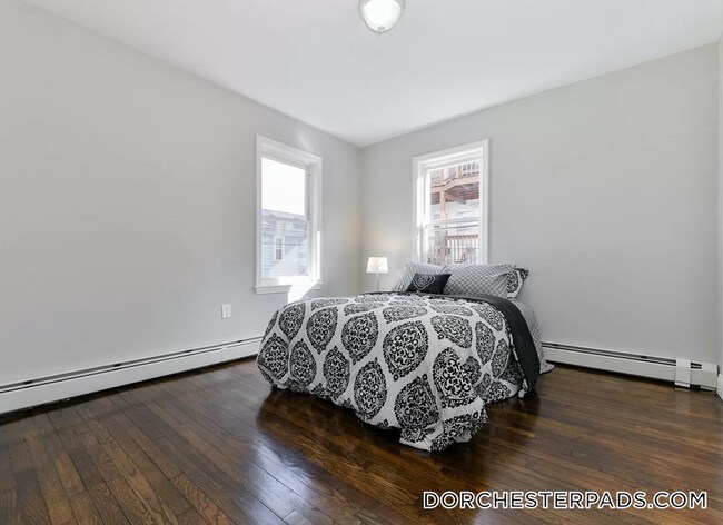 21 Rowell St, Unit 3 in Boston, MA - Building Photo - Building Photo