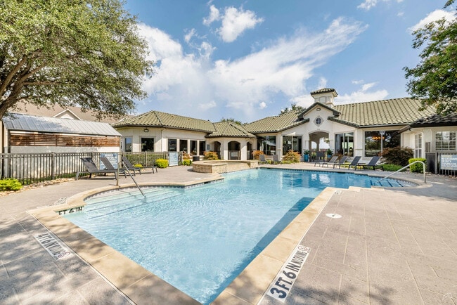 Belmond Apartments in Haltom City, TX - Building Photo - Building Photo