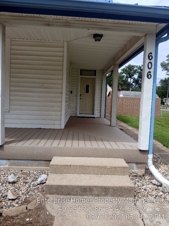 606 Dodge St in West Lafayette, IN - Foto de edificio