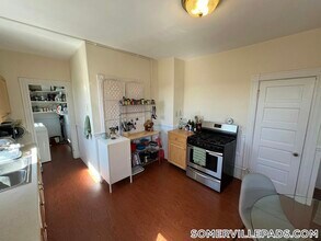 51 Ibbetson St, Unit 3 in Somerville, MA - Building Photo - Building Photo