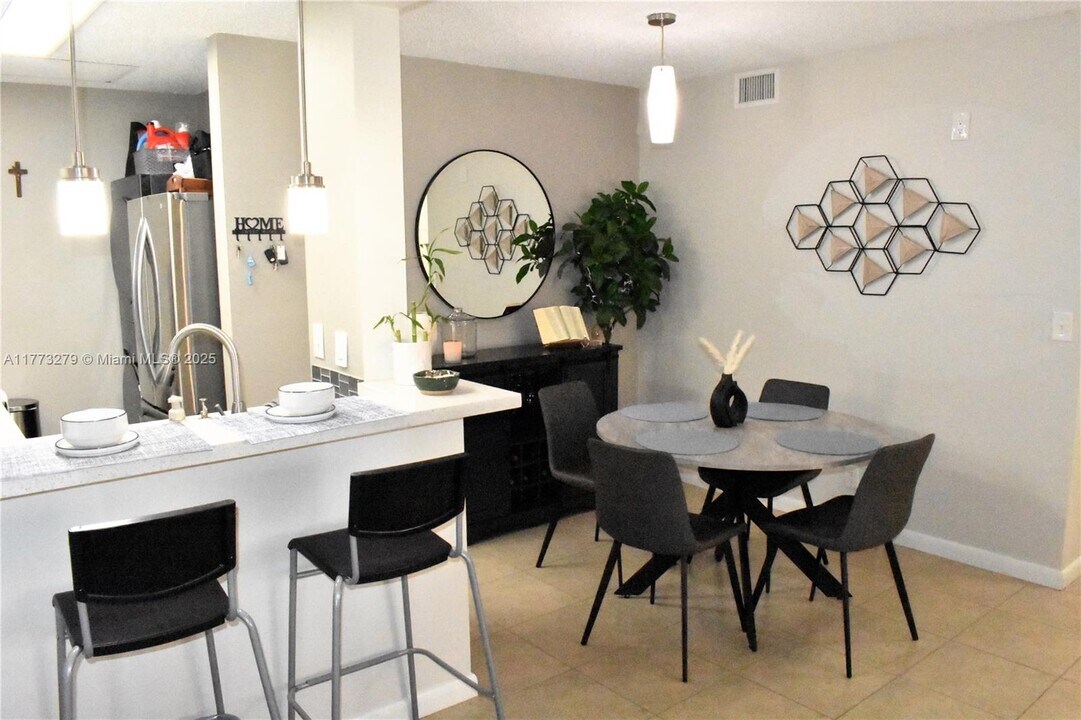 3586 N University Dr, Unit 46 in Coral Springs, FL - Building Photo