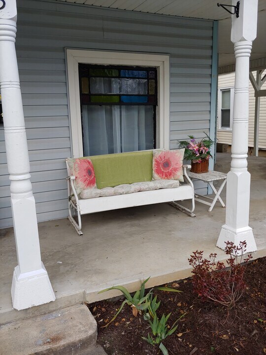 923 Windsor Ave, Unit 3 in Bristol, TN - Foto de edificio