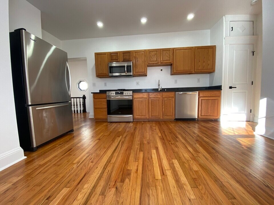 16 Grant St in Boston, MA - Building Photo