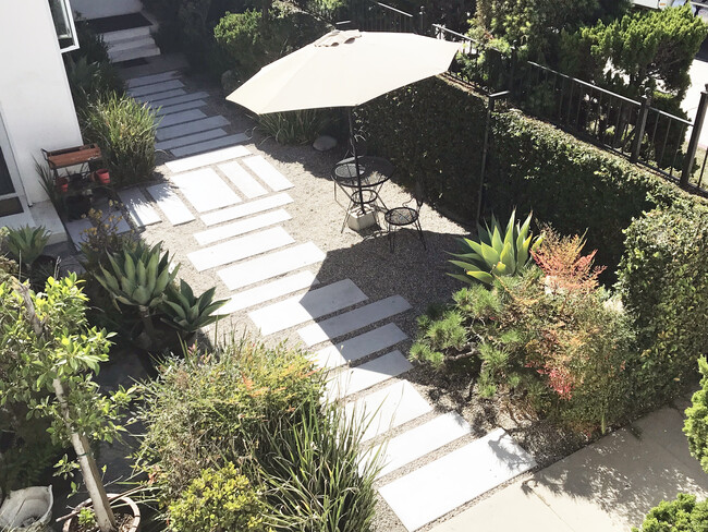 402 S Robertson Blvd in Los Angeles, CA - Building Photo - Building Photo