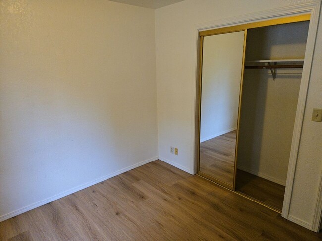 1836 Thelma St in Fortuna, CA - Foto de edificio - Building Photo