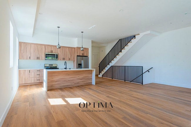 10847 Morrison St in Los Angeles, CA - Building Photo - Building Photo