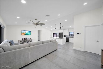 20 NE 9th Ct in Cape Coral, FL - Foto de edificio - Building Photo