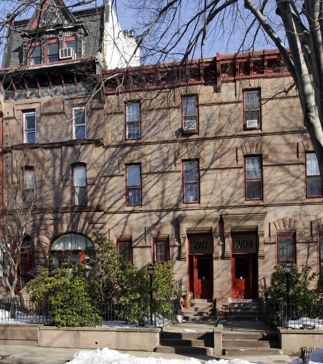 2111 Green St in Philadelphia, PA - Foto de edificio