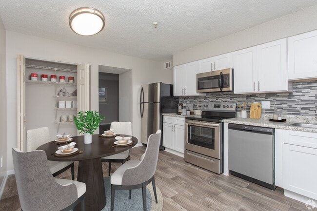 Avondale Place Apartments in Avondale Estates, GA - Building Photo - Building Photo