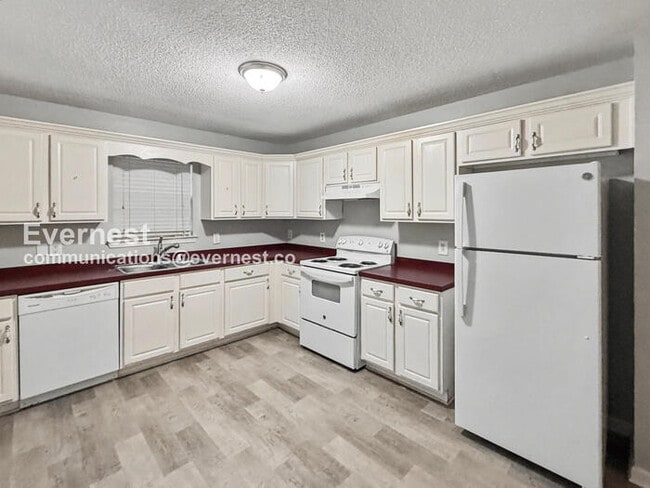 1104 Oak Creek Trail in Birmingham, AL - Building Photo - Building Photo