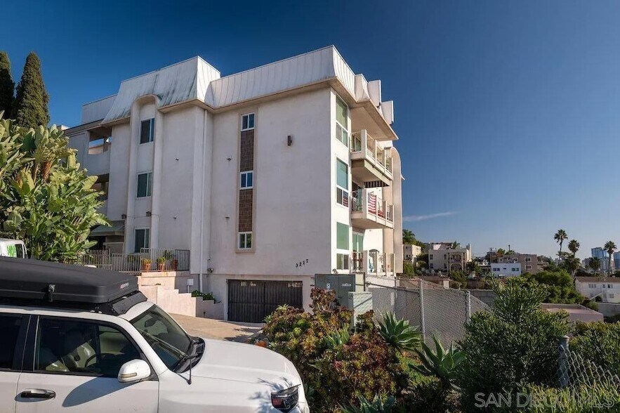 3217 Columbia St in San Diego, CA - Foto de edificio