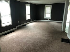 814 W Gray St, Unit B in Elmira, NY - Building Photo - Building Photo