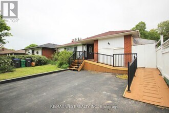 103 Dearbourne Blvd in Brampton, ON - Building Photo - Building Photo