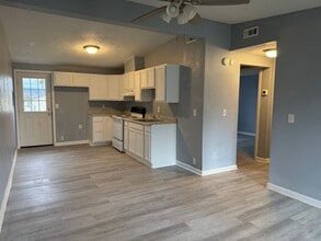 155 Tamarack Dr in Johnson City, TN - Building Photo - Building Photo