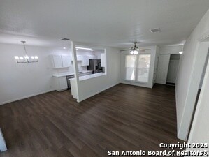 953 Serenade Dr in San Antonio, TX - Foto de edificio