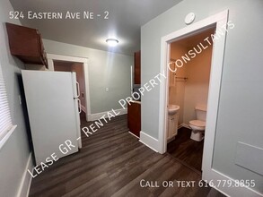 524 Eastern Ave NE-Unit -2 in Grand Rapids, MI - Foto de edificio - Building Photo