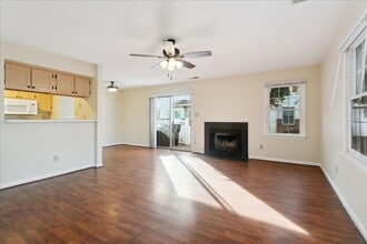 27 F Tamarisk Quay in Hampton, VA - Building Photo - Building Photo