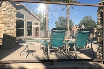 2750 S Durango Dr, Unit 1–5 in Las Vegas, NV - Building Photo - Building Photo