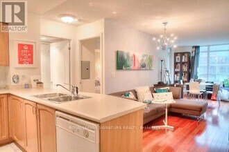 219 Fort York Blvd in Toronto, ON - Building Photo - Building Photo