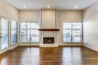 10403 High Hollows Dr in Dallas, TX - Building Photo - Building Photo