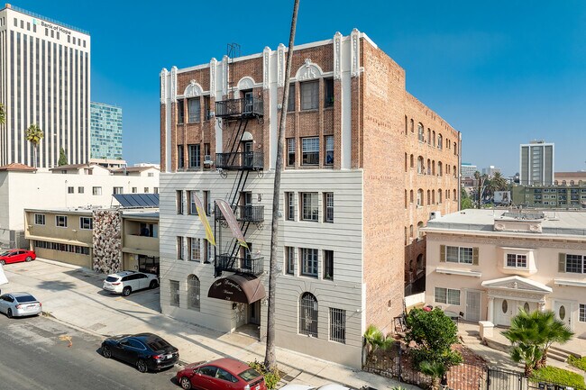 New Hampshire Manor in Los Angeles, CA - Building Photo - Building Photo