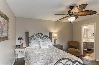 10203 Ridge Oak St in Dallas, TX - Building Photo - Building Photo