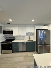 106 Evans Rd-Unit -6 in Brookline, MA - Foto de edificio - Building Photo