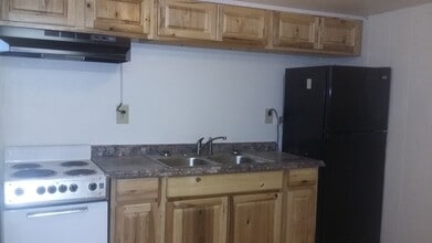 1017 4th St in Bremerton, WA - Building Photo - Building Photo