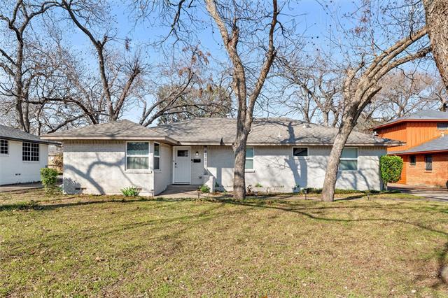 2753 Larkspur Ln in Dallas, TX - Building Photo