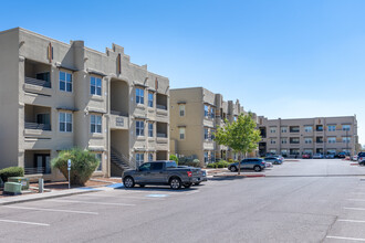 Sunset at Sandstone Ranch in El Paso, TX - Foto de edificio - Building Photo