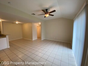 5607 Lakebend W Dr in San Antonio, TX - Building Photo - Building Photo