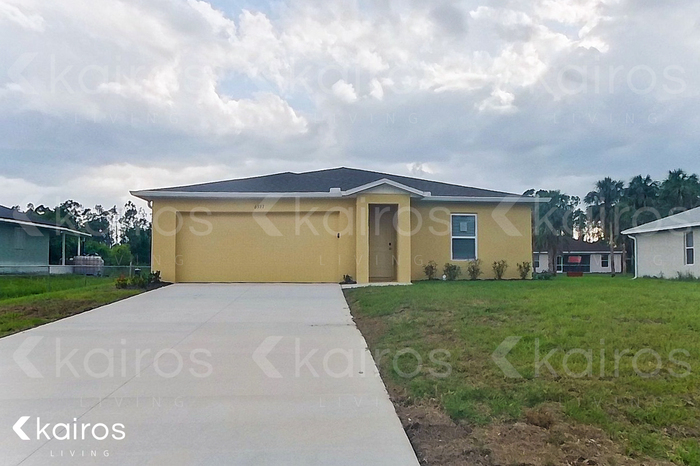 6377 Fielding St in North Port, FL - Foto de edificio