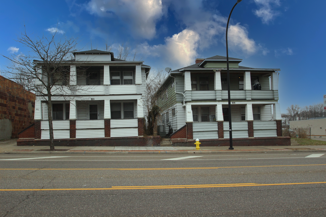 801-805 E Exchange St in Akron, OH - Building Photo