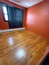 11 Edwards Pl in Valley Stream, NY - Building Photo - Building Photo