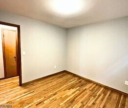 400 Kennedy Dr in Linden, NJ - Building Photo - Building Photo