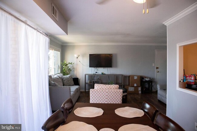 2900 Kings Chapel Rd in Falls Church, VA - Building Photo - Building Photo