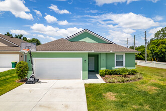 Eleven Oaks in Eustis, FL - Foto de edificio - Building Photo