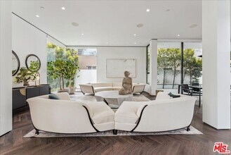 213 S La Peer Dr in Beverly Hills, CA - Building Photo - Building Photo