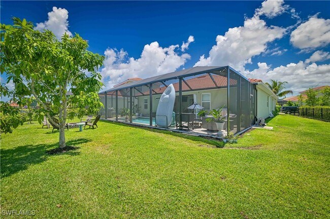 2833 Royal Gardens Ave in Ft. Myers, FL - Building Photo - Building Photo