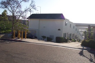 3707 Hilltop Dr in Lemon Grove, CA - Foto de edificio - Building Photo