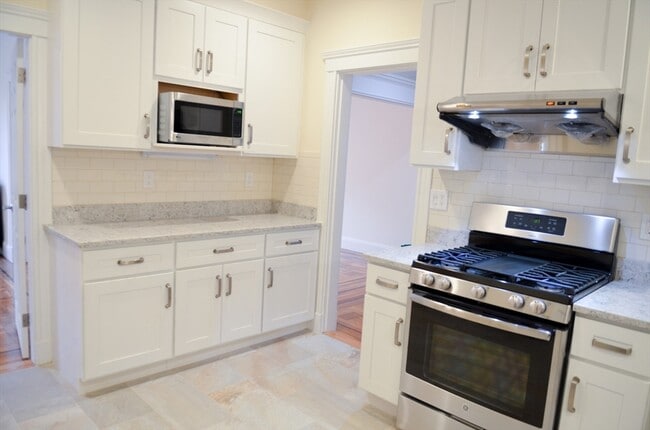 98 Toxteth St in Brookline, MA - Building Photo - Building Photo