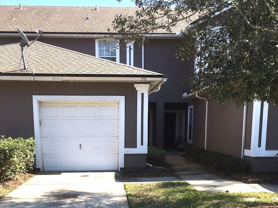 212 Scrub Jay Dr in St. Augustine, FL - Foto de edificio