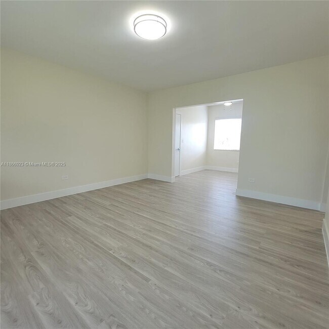 2140 Biarritz Dr in Miami Beach, FL - Building Photo - Building Photo