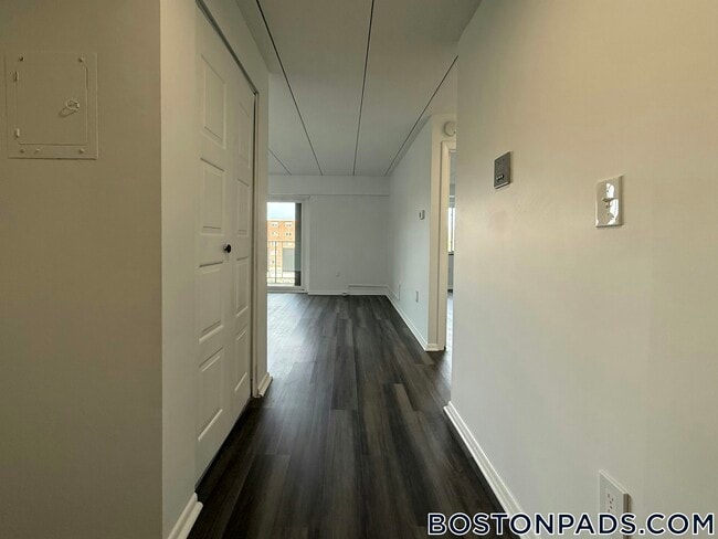 53 Hill Rd in Belmont, MA - Foto de edificio - Building Photo