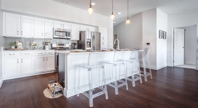 La Collina in Cleveland, OH - Building Photo - Building Photo