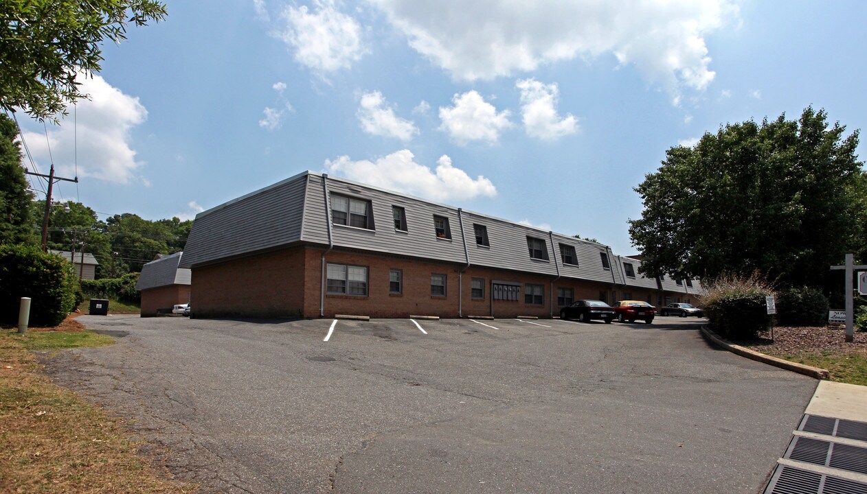 Chateau Apartments in Charlotte, NC - Building Photo