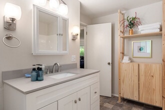 804 N Main St, Unit SI ID1036058P in Coupeville, WA - Building Photo - Building Photo