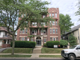 2549 N Lake Dr Apartments