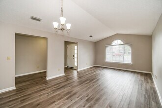 509 Fallen Timbers Dr in Orange Park, FL - Building Photo - Building Photo