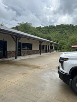 1472 S Mayo Trl, Unit 2 in Pikeville, KY - Building Photo